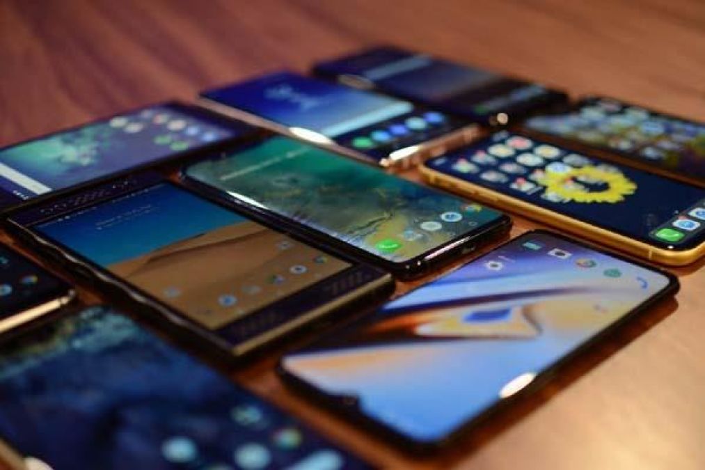 बढ़ रहा भारत में बने मोबाइल फोन हैंडसेट का निर्यात, पढ़े रिपोर्ट