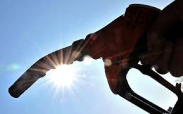 Petrol prices : इस देश में मिलता है फ्री में पेट्रोल, यहां मिलता है सबसे महंगा