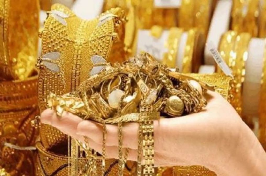 From Tanishq to Kalyan, jewellers are giving a chance to buy gold for Rs 100 only