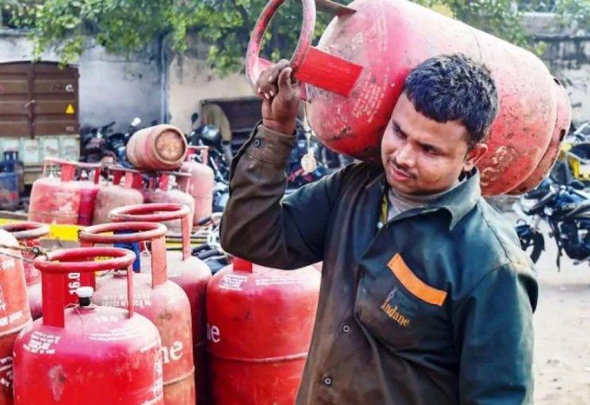 Common people's concerns increased due to LPG cylinder prices!
