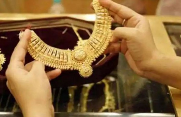 210 रुपए सस्ता हुआ सोना, चांदी में 1000 रुपए की गिरावट