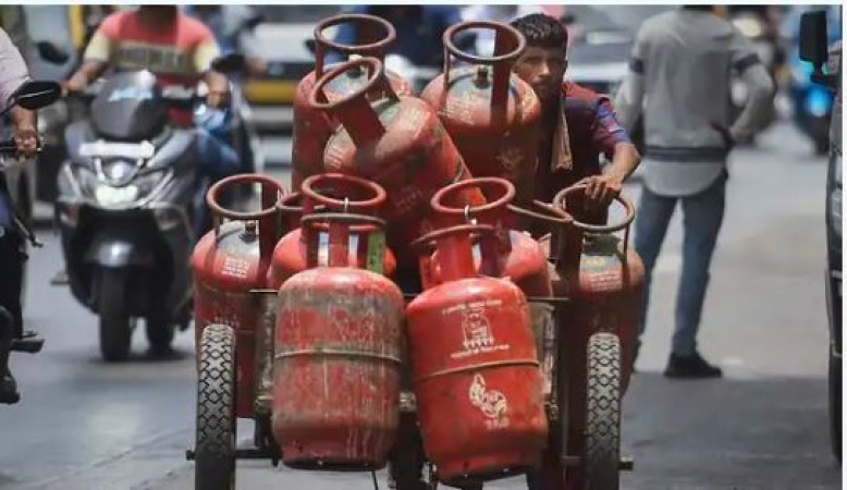 200 रुपए सस्ता हुआ रसोई गैस सिलेंडर, मोदी कैबिनेट ने दी मंजूरी