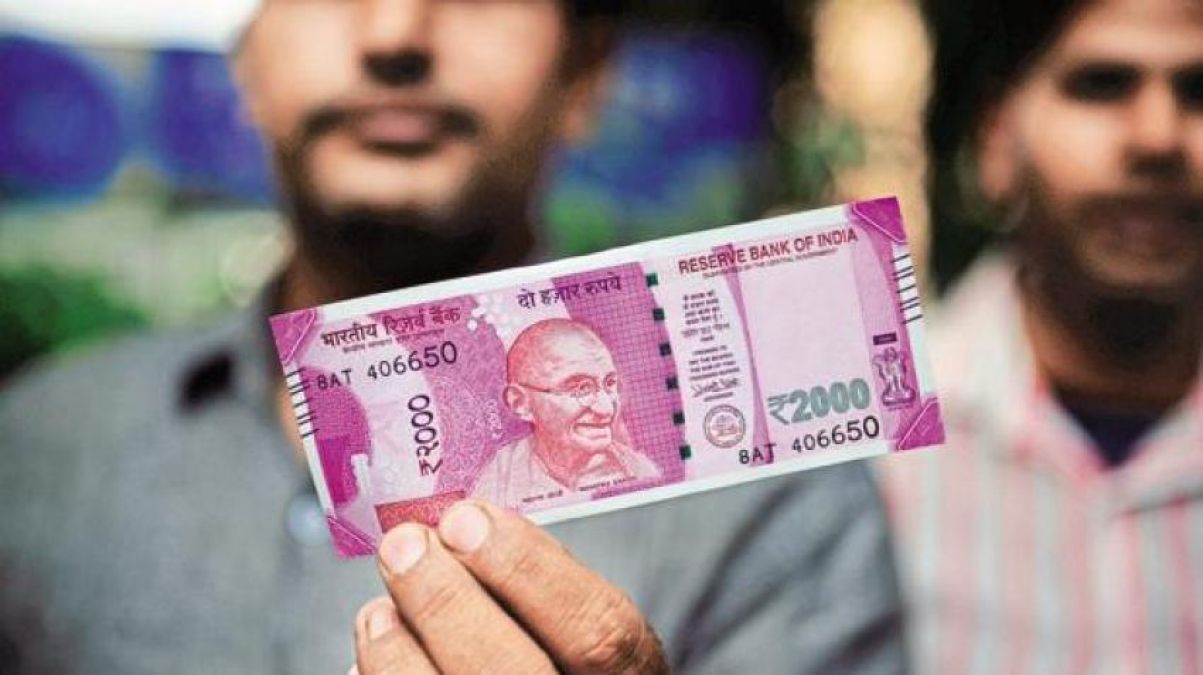 Shortage of 2000 notes in the market, increase in the number of counterfeit notes