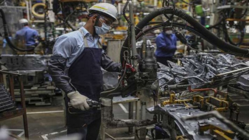 India's manufacturing PMI slips to 3-month low in November