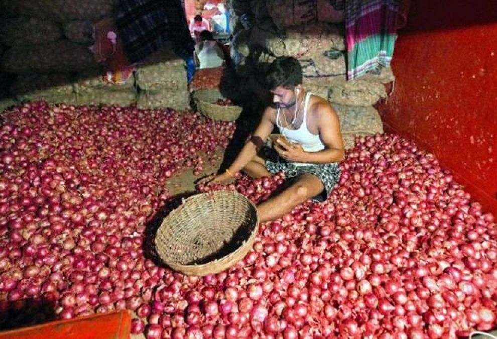 हैदराबाद : 150 रुपये किलो तक पहुंचा प्याज, वित्तमंत्री निर्मला सीतारमण ने कहा-वह प्याज नहीं...