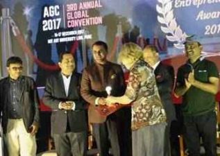 प्रसून शर्मा को फिक्की का ई-कैफे पुरस्कार
