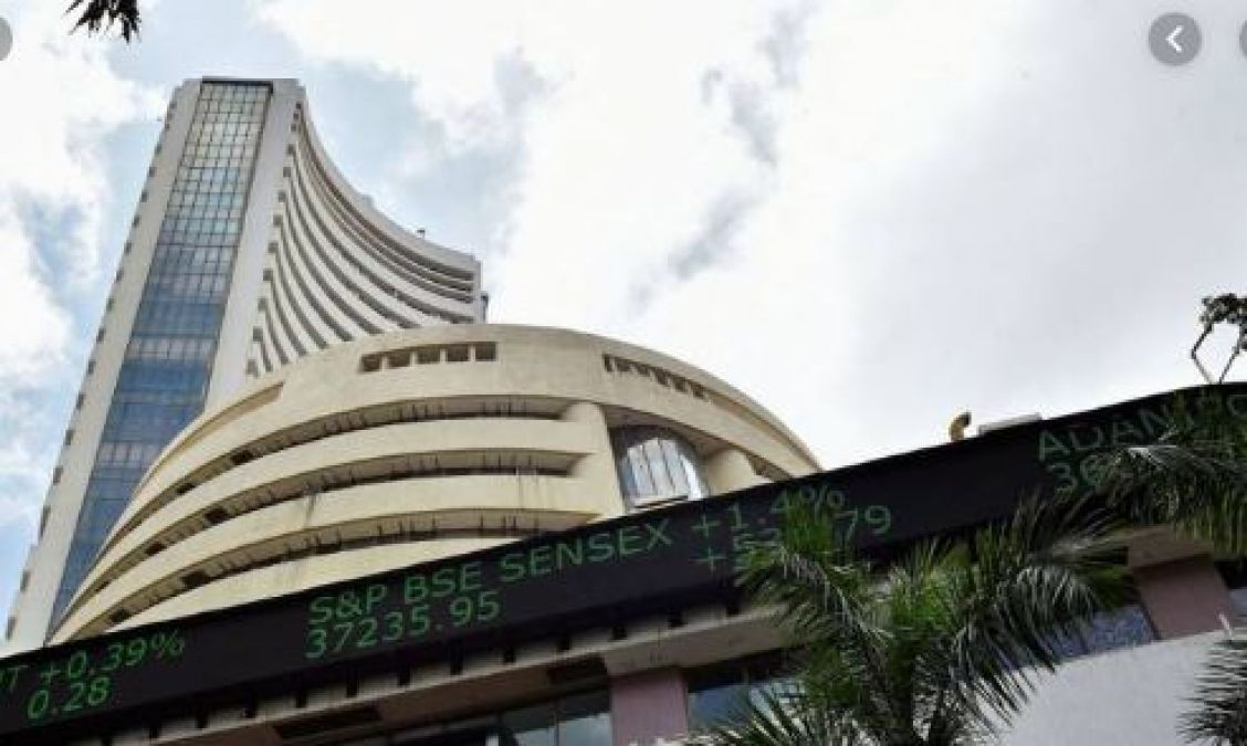 Bank Nifty breaks record, Sensex gained 95 points