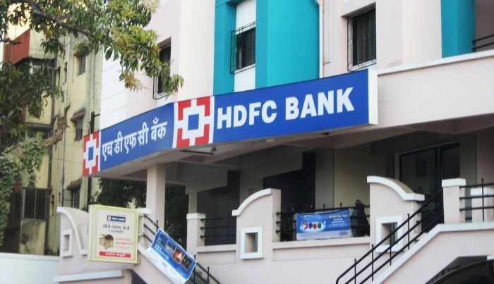HDFC बैंक ने नकद लेन-देन की फीस बढ़ाई, संख्या घटाई