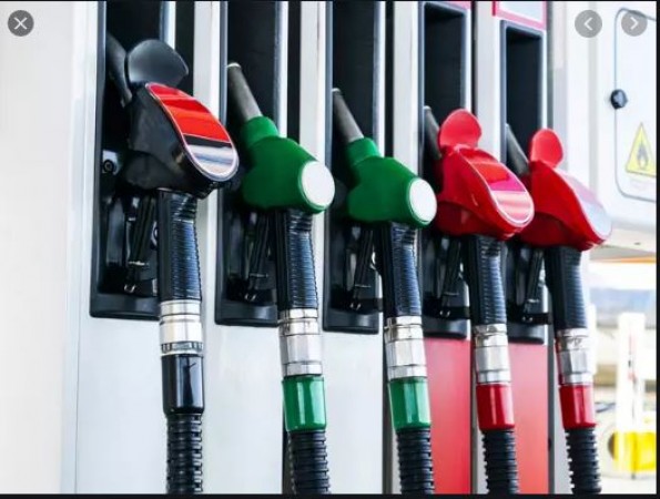 Petrol Rate Today: पेट्रोल-डीजल के दाम में आयी कमी, जानिये क्या है कीमत