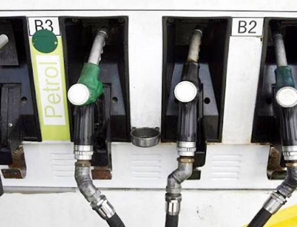 खुश खबर : पेट्रोल -डीजल हुआ सस्ता