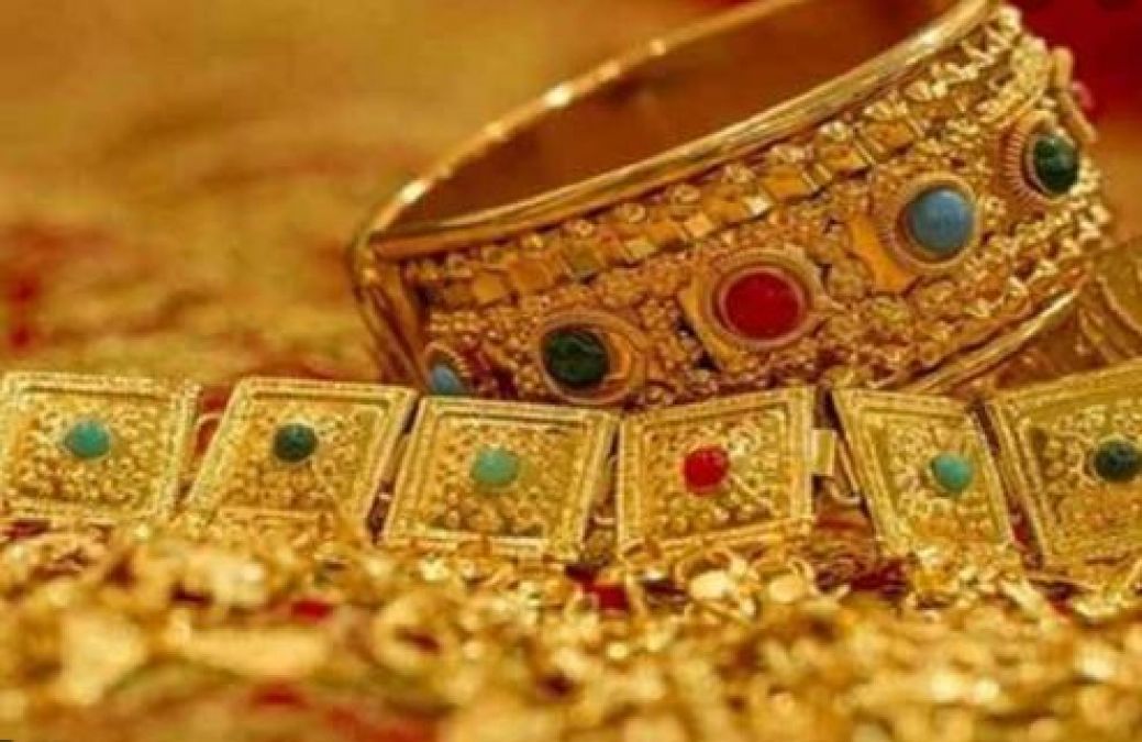 Gold Rate in Pakistan: यहां सोने की कीमत छू रही है आसमान, एक तोले के दाम जानकार रह जाएंगे हैरान