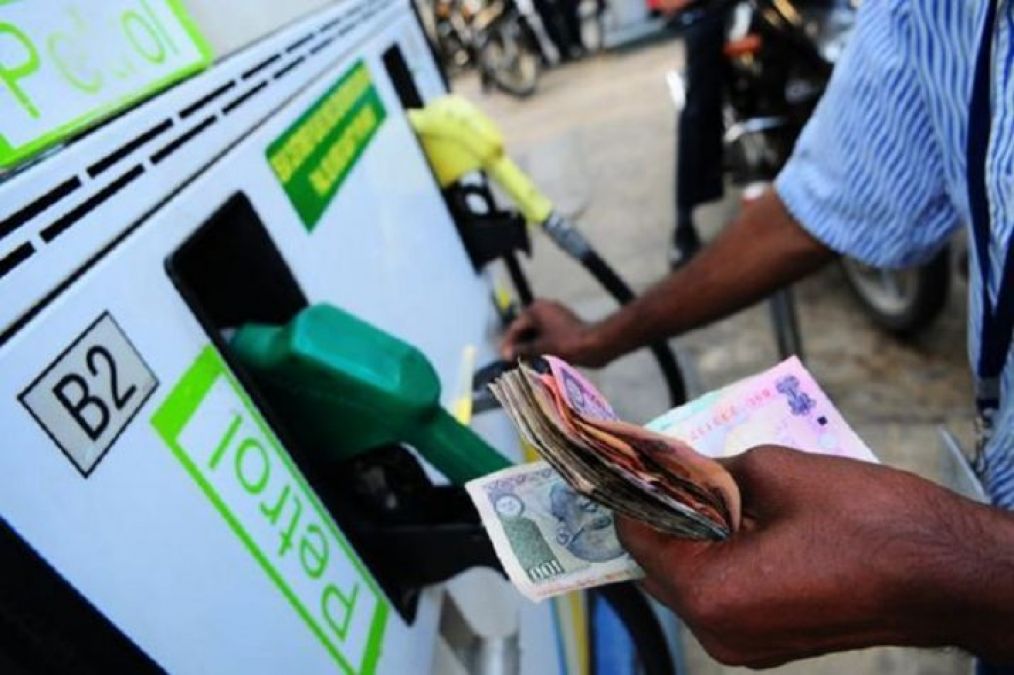 Petrol-diesel became cheaper for the second consecutive day, know today's price
