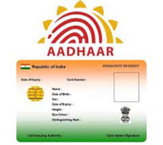 UIDAI  ने कहा कागज पर छपा आधार पूरी तरह वैध, प्लास्टिक कार्ड वालों को किया आगाह