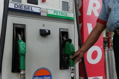 डीज़ल की लगातार बढ़ती कीमतों पर लगा ब्रेक, पेट्रोल के भी दाम स्थिर