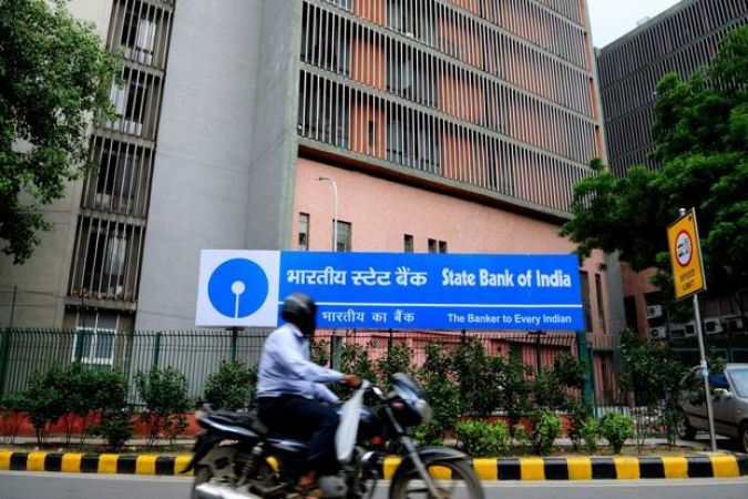 मासिक औसत शेष  कम होने पर ग्राहकों से जुर्माना वसूलेगा SBI