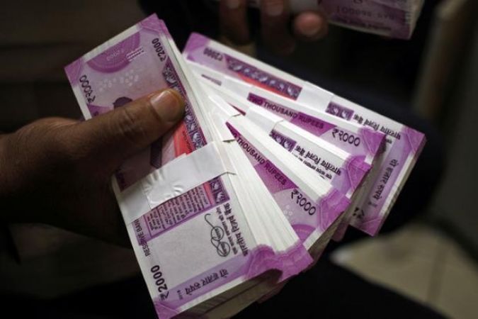 एक साल के बाद रुपया ऊंचाई पर पहुंचा