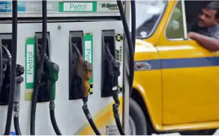 पेट्रोल डीजल की कीमतों में क्या हुआ बदलाव ? ऐसे चेक करें अपने शहर के भाव