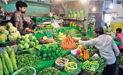 आम आदमी पर 'महंगाई' की दोहरी मार, पेट्रोल के बाद अब सब्जियों की कीमतों ने लगाया 'शतक'