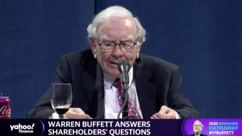 Warren Buffett's company sells airline shares