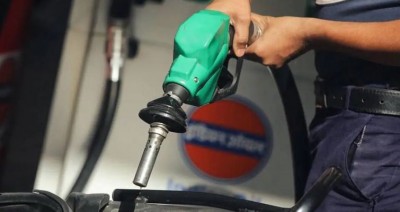 Petrol crosses Rs 100  in Bhopal, find out what diesel price is