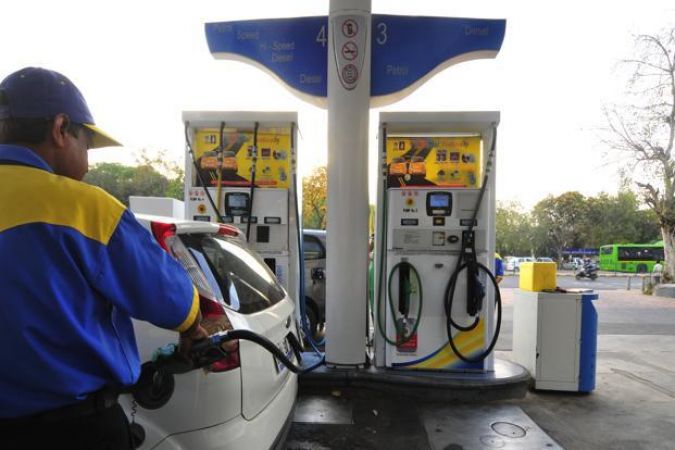 ईंधन की कीमतों का दीर्घकालिक समाधान करेगी सरकार