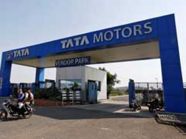 टाटा मोटर्स ने 1500 मैनेजरों को नौकरी से निकाला