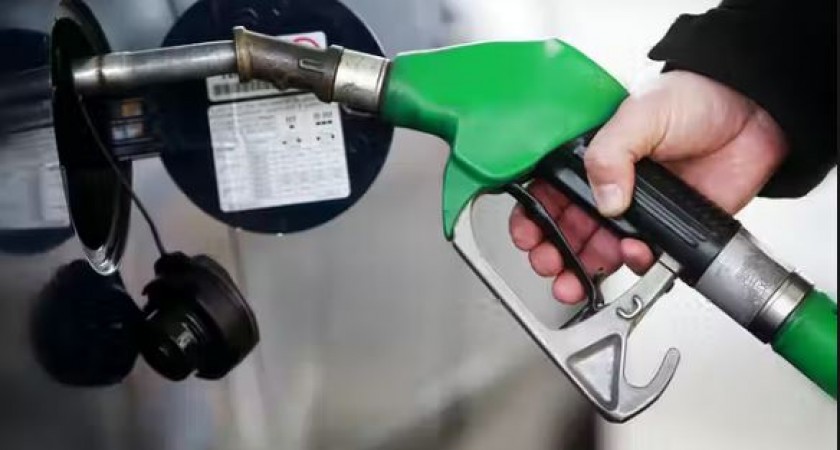 Know the price of petrol and diesel here before filling the fuel tank