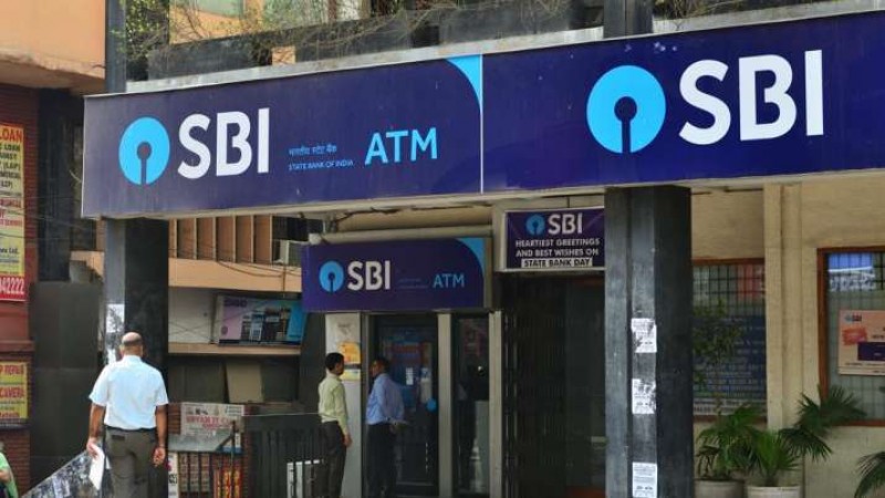 SBI : ब्याज दर को लेकर बैंक ने ग्राहकों को दिया तगड़ा झटका
