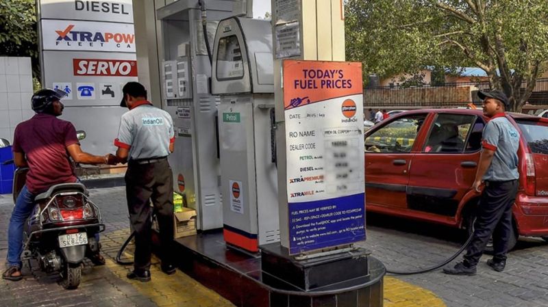 पेट्रोल-डीजल : सोमवार भी जारी रही कीमतों में कटौती, आज यह है दाम