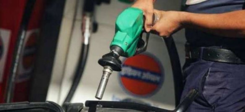 UP में महंगा हुआ पेट्रोल, जानिए अपने शहर का हाल