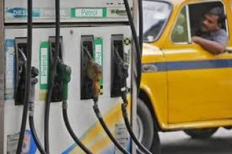 पेट्रोल और डीजल की कीमतों में हुई बढ़ोतरी, जानें नई कीमत