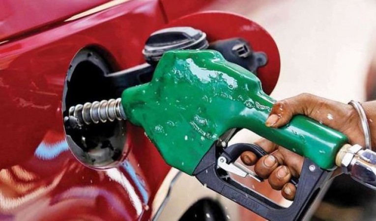 डीज़ल की कीमतों में आज फिर हुई कटौती, पेट्रोल के भाव स्थिर