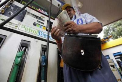 Retail petrol and diesel prices remain unchanged across major cities of the country