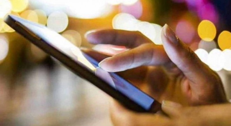 Centre blocks 14 mobile messenger apps, Details inside