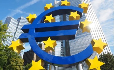 Euro Falls on Gloomy PMI Data, Dollar Hits 2-Month High