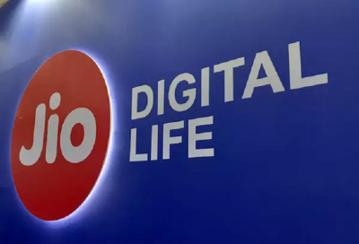 Jio ups the ante on smartphone bundling to acquire high-end users