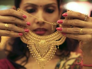 Gold imports decreases, fall about 32 per cent to USD 17.7 in April-December