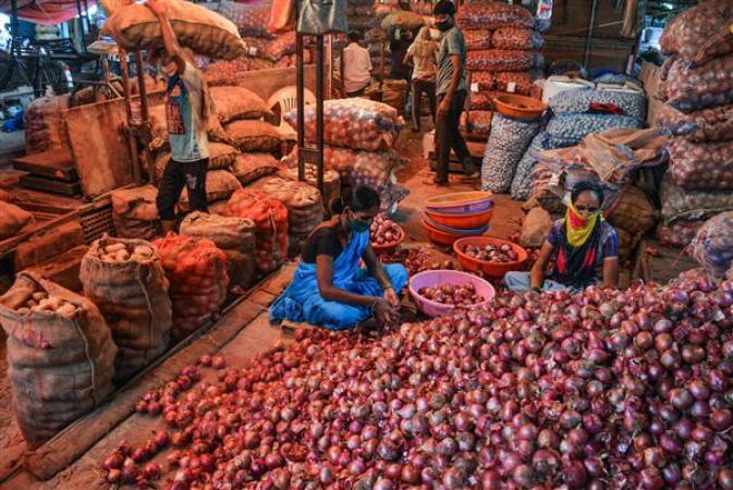 Economic Survey calls: Onion Prices Skyrocket in Aug-Nov yearly; Govt Must Review Buffer Stock Policy