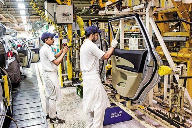 Manufacturing Growth Slows: Concerns Rise as Factory Output Dips
