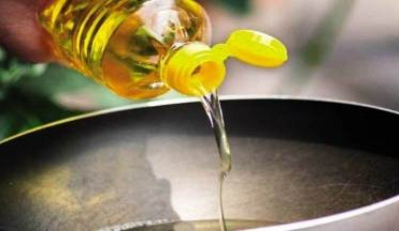 Edible oil Cos to cut prices by Rs 10 per litre