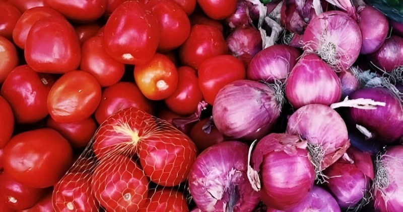 How the Economic Survey 2024 Explains  Rising Prices of Tomatoes, Onions, and Milk Across India