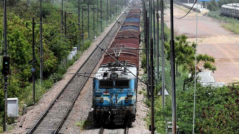 भारतीय रेलवे ने परिचालन अनुपात में 97.45 प्रतिशत तक किया सुधार