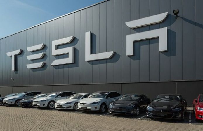 Goldman Sachs downgrades Tesla to 'sell' from a 'neutral' rating, and the stock is falling