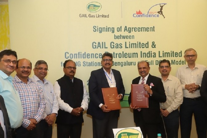 गेल गैस लिमिटेड और कॉन्फिडेंस पेट्रोलियम ने सीएनजी स्टेशन स्थापित करने के लिए स्थापित किया समझौता ज्ञापन