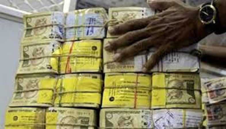 Rupee hiked by 10 paise in early trade