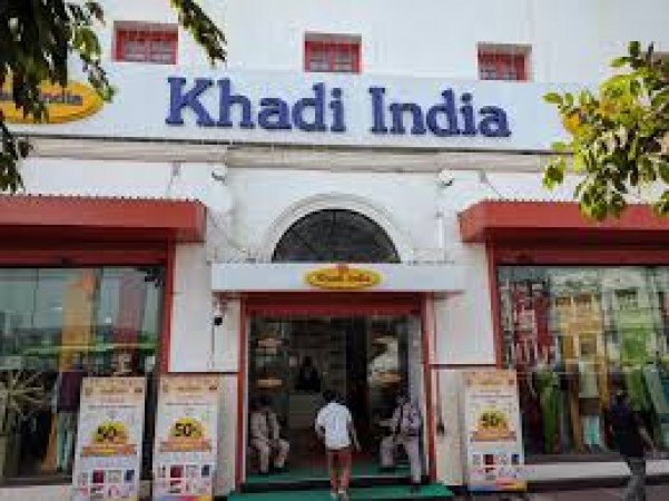 खादी इंडिया ने इस साल बिक्री के तोड़े सारे रिकॉर्ड, 1 करोड़ का आंकड़ा पार