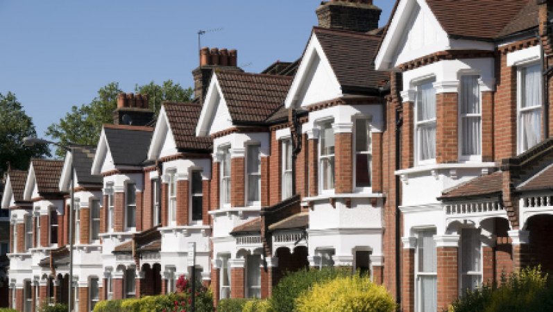 UK Home Sales Expected to Plummet to a 12-Year Low in 2023 Amidst Economic Challenges