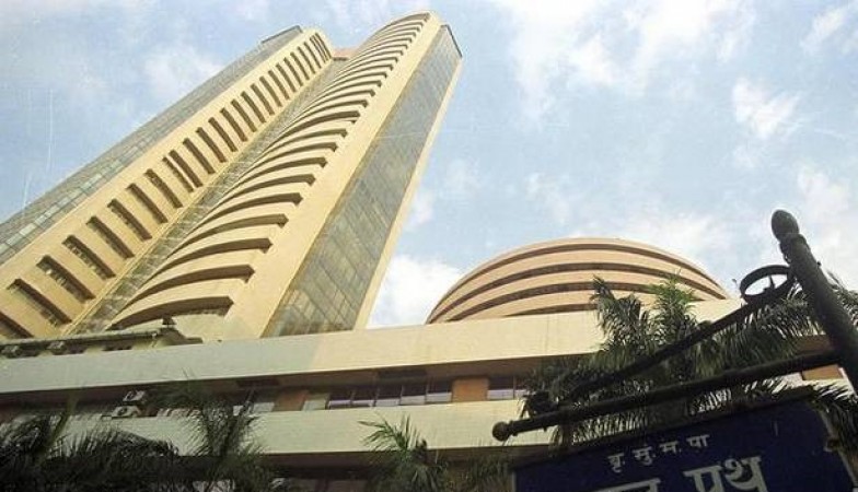 Sensex, Nifty Flat; IT Stocks sparkle