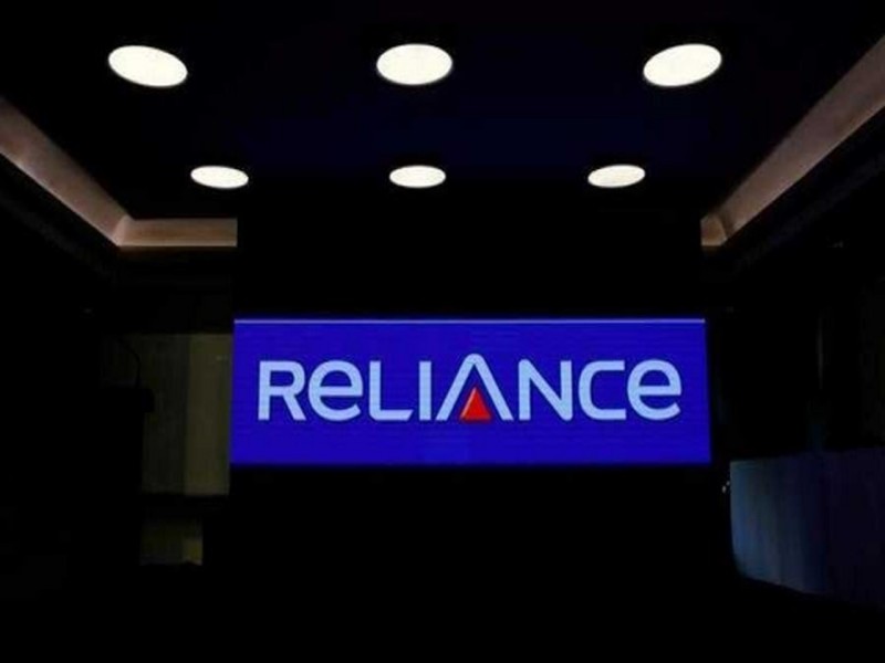 Reliance  Shares fall 4 pc after Q3 Results