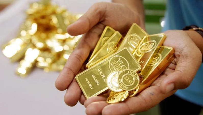 MCX Gold Watch: Gold trades flat after surging for two days, What about Silver